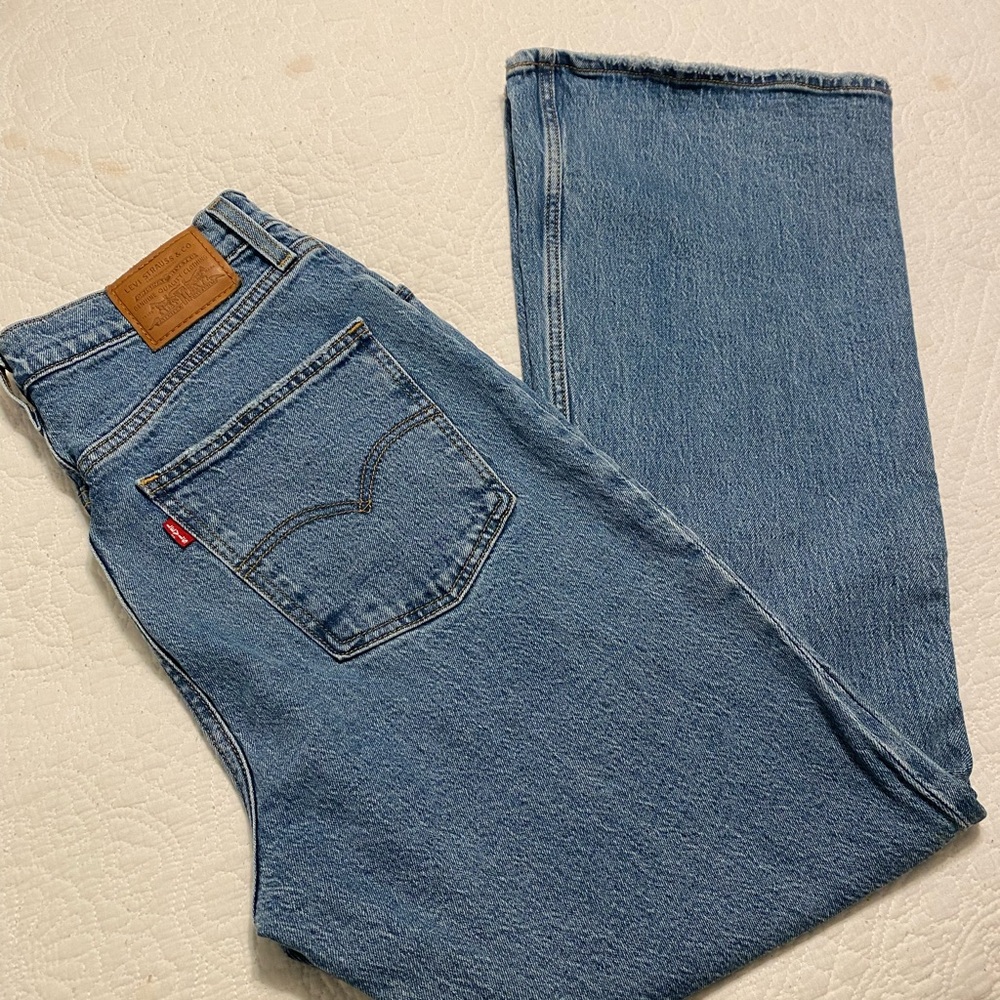 Woman’s Levi’s 70s Flare Jeans